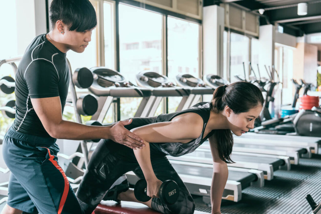 ジムで背中の筋トレを行うメリットは？