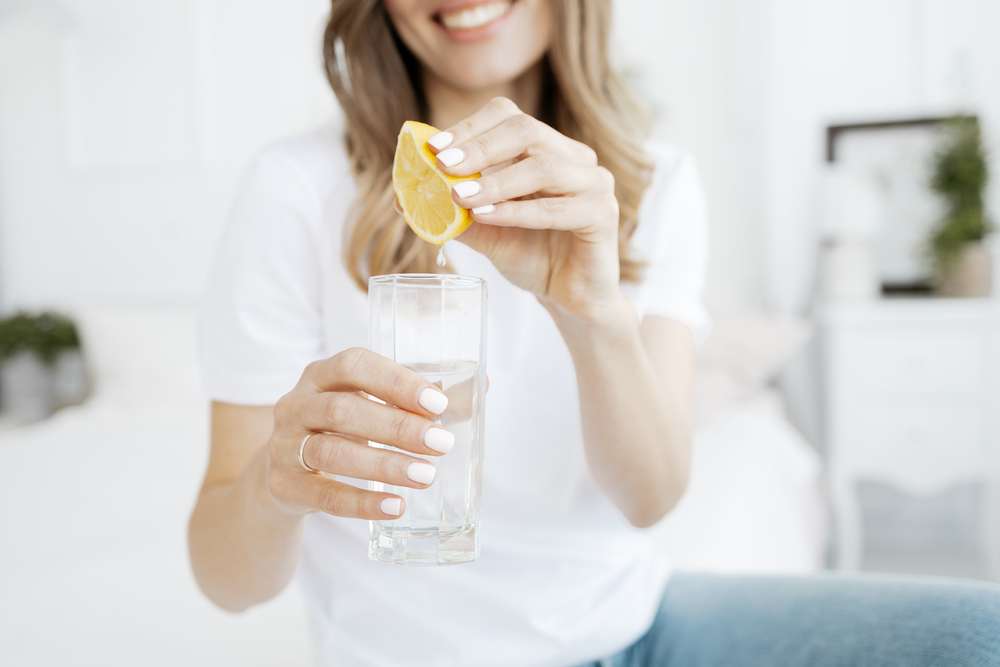 レモン水を飲み続けるとどうなる？5つの効果